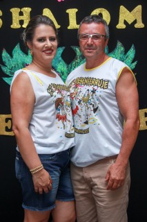 
<a style='margin-left: 5px;' class='btn btn-xs btn-social btn-facebook' href='https://www.facebook.com/sharer/sharer.php?u=https://www.galeramix.com.br/imagem/a1/800-800-90/conteudo/site_galerias/1/img1306.jpg' rel='popup' data-width='500' data-height='400'><i class='fa fa-facebook'></i>Compartilhar <span class='hidden-xs'>no Facebook</span>
</a> 
<a class='btn btn-default btn-xs' target='_blank' href='imagem/a1/800-800-90/conteudo/site_galerias/1/img1306.jpg'>
<span class='glyphicon glyphicon-cloud-download'></span> Salvar
</a>
