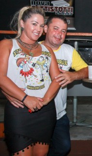 
<a style='margin-left: 5px;' class='btn btn-xs btn-social btn-facebook' href='https://www.facebook.com/sharer/sharer.php?u=https://www.galeramix.com.br/imagem/a1/800-800-90/conteudo/site_galerias/1/img1348-2.jpg' rel='popup' data-width='500' data-height='400'><i class='fa fa-facebook'></i>Compartilhar <span class='hidden-xs'>no Facebook</span>
</a> 
<a class='btn btn-default btn-xs' target='_blank' href='imagem/a1/800-800-90/conteudo/site_galerias/1/img1348-2.jpg'>
<span class='glyphicon glyphicon-cloud-download'></span> Salvar
</a>
