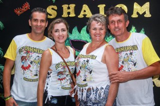 
<a style='margin-left: 5px;' class='btn btn-xs btn-social btn-facebook' href='https://www.facebook.com/sharer/sharer.php?u=https://www.galeramix.com.br/imagem/a1/800-800-90/conteudo/site_galerias/1/img1370.jpg' rel='popup' data-width='500' data-height='400'><i class='fa fa-facebook'></i>Compartilhar <span class='hidden-xs'>no Facebook</span>
</a> 
<a class='btn btn-default btn-xs' target='_blank' href='imagem/a1/800-800-90/conteudo/site_galerias/1/img1370.jpg'>
<span class='glyphicon glyphicon-cloud-download'></span> Salvar
</a>
