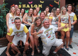 
<a style='margin-left: 5px;' class='btn btn-xs btn-social btn-facebook' href='https://www.facebook.com/sharer/sharer.php?u=https://www.galeramix.com.br/imagem/a1/800-800-90/conteudo/site_galerias/1/img1379.jpg' rel='popup' data-width='500' data-height='400'><i class='fa fa-facebook'></i>Compartilhar <span class='hidden-xs'>no Facebook</span>
</a> 
<a class='btn btn-default btn-xs' target='_blank' href='imagem/a1/800-800-90/conteudo/site_galerias/1/img1379.jpg'>
<span class='glyphicon glyphicon-cloud-download'></span> Salvar
</a>
