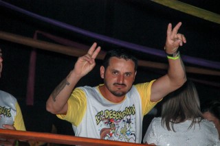 
<a style='margin-left: 5px;' class='btn btn-xs btn-social btn-facebook' href='https://www.facebook.com/sharer/sharer.php?u=https://www.galeramix.com.br/imagem/a1/800-800-90/conteudo/site_galerias/1/img1389.jpg' rel='popup' data-width='500' data-height='400'><i class='fa fa-facebook'></i>Compartilhar <span class='hidden-xs'>no Facebook</span>
</a> 
<a class='btn btn-default btn-xs' target='_blank' href='imagem/a1/800-800-90/conteudo/site_galerias/1/img1389.jpg'>
<span class='glyphicon glyphicon-cloud-download'></span> Salvar
</a>
