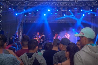 
                        <a style='margin-left: 5px;' class='btn btn-xs btn-social btn-facebook' href='https://www.facebook.com/sharer/sharer.php?u=https://www.galeramix.com.br/imagem/a104/800-800-90/conteudo/site_galerias/104/festa-do-divino-espirito-santo-tijucas-galeramix-11.jpg' rel='popup' data-width='500' data-height='400'><i class='fa fa-facebook'></i>Compartilhar <span class='hidden-xs'>no Facebook</span>
                    </a> 
                    <a class='btn btn-default btn-xs' target='_blank' href='imagem/a104/800-800-90/conteudo/site_galerias/104/festa-do-divino-espirito-santo-tijucas-galeramix-11.jpg'>
                        <span class='glyphicon glyphicon-cloud-download'></span> Salvar
                    </a>
                    