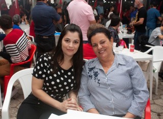 
<a style='margin-left: 5px;' class='btn btn-xs btn-social btn-facebook' href='https://www.facebook.com/sharer/sharer.php?u=https://www.galeramix.com.br/imagem/a104/800-800-90/conteudo/site_galerias/104/festa-do-divino-espirito-santo-tijucas-galeramix-25.jpg' rel='popup' data-width='500' data-height='400'><i class='fa fa-facebook'></i>Compartilhar <span class='hidden-xs'>no Facebook</span>
</a> 
<a class='btn btn-default btn-xs' target='_blank' href='imagem/a104/800-800-90/conteudo/site_galerias/104/festa-do-divino-espirito-santo-tijucas-galeramix-25.jpg'>
<span class='glyphicon glyphicon-cloud-download'></span> Salvar
</a>
