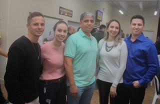 
<a style='margin-left: 5px;' class='btn btn-xs btn-social btn-facebook' href='https://www.facebook.com/sharer/sharer.php?u=https://www.galeramix.com.br/imagem/a104/800-800-90/conteudo/site_galerias/104/festa-do-divino-espirito-santo-tijucas-galeramix-38.jpg' rel='popup' data-width='500' data-height='400'><i class='fa fa-facebook'></i>Compartilhar <span class='hidden-xs'>no Facebook</span>
</a> 
<a class='btn btn-default btn-xs' target='_blank' href='imagem/a104/800-800-90/conteudo/site_galerias/104/festa-do-divino-espirito-santo-tijucas-galeramix-38.jpg'>
<span class='glyphicon glyphicon-cloud-download'></span> Salvar
</a>
