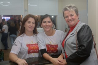 
<a style='margin-left: 5px;' class='btn btn-xs btn-social btn-facebook' href='https://www.facebook.com/sharer/sharer.php?u=https://www.galeramix.com.br/imagem/a104/800-800-90/conteudo/site_galerias/104/festa-do-divino-espirito-santo-tijucas-galeramix-39.jpg' rel='popup' data-width='500' data-height='400'><i class='fa fa-facebook'></i>Compartilhar <span class='hidden-xs'>no Facebook</span>
</a> 
<a class='btn btn-default btn-xs' target='_blank' href='imagem/a104/800-800-90/conteudo/site_galerias/104/festa-do-divino-espirito-santo-tijucas-galeramix-39.jpg'>
<span class='glyphicon glyphicon-cloud-download'></span> Salvar
</a>
