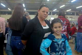 
<a style='margin-left: 5px;' class='btn btn-xs btn-social btn-facebook' href='https://www.facebook.com/sharer/sharer.php?u=https://www.galeramix.com.br/imagem/a104/800-800-90/conteudo/site_galerias/104/festa-do-divino-espirito-santo-tijucas-galeramix-43.jpg' rel='popup' data-width='500' data-height='400'><i class='fa fa-facebook'></i>Compartilhar <span class='hidden-xs'>no Facebook</span>
</a> 
<a class='btn btn-default btn-xs' target='_blank' href='imagem/a104/800-800-90/conteudo/site_galerias/104/festa-do-divino-espirito-santo-tijucas-galeramix-43.jpg'>
<span class='glyphicon glyphicon-cloud-download'></span> Salvar
</a>
