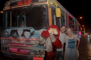 
<a style='margin-left: 5px;' class='btn btn-xs btn-social btn-facebook' href='https://www.facebook.com/sharer/sharer.php?u=https://www.galeramix.com.br/imagem/a104/800-800-90/conteudo/site_galerias/104/festa-do-divino-espirito-santo-tijucas-galeramix-46.jpg' rel='popup' data-width='500' data-height='400'><i class='fa fa-facebook'></i>Compartilhar <span class='hidden-xs'>no Facebook</span>
</a> 
<a class='btn btn-default btn-xs' target='_blank' href='imagem/a104/800-800-90/conteudo/site_galerias/104/festa-do-divino-espirito-santo-tijucas-galeramix-46.jpg'>
<span class='glyphicon glyphicon-cloud-download'></span> Salvar
</a>
