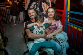 
<a style='margin-left: 5px;' class='btn btn-xs btn-social btn-facebook' href='https://www.facebook.com/sharer/sharer.php?u=https://www.galeramix.com.br/imagem/a104/800-800-90/conteudo/site_galerias/104/festa-do-divino-espirito-santo-tijucas-galeramix-50.jpg' rel='popup' data-width='500' data-height='400'><i class='fa fa-facebook'></i>Compartilhar <span class='hidden-xs'>no Facebook</span>
</a> 
<a class='btn btn-default btn-xs' target='_blank' href='imagem/a104/800-800-90/conteudo/site_galerias/104/festa-do-divino-espirito-santo-tijucas-galeramix-50.jpg'>
<span class='glyphicon glyphicon-cloud-download'></span> Salvar
</a>
