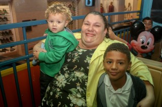 
<a style='margin-left: 5px;' class='btn btn-xs btn-social btn-facebook' href='https://www.facebook.com/sharer/sharer.php?u=https://www.galeramix.com.br/imagem/a104/800-800-90/conteudo/site_galerias/104/festa-do-divino-espirito-santo-tijucas-galeramix-53.jpg' rel='popup' data-width='500' data-height='400'><i class='fa fa-facebook'></i>Compartilhar <span class='hidden-xs'>no Facebook</span>
</a> 
<a class='btn btn-default btn-xs' target='_blank' href='imagem/a104/800-800-90/conteudo/site_galerias/104/festa-do-divino-espirito-santo-tijucas-galeramix-53.jpg'>
<span class='glyphicon glyphicon-cloud-download'></span> Salvar
</a>
