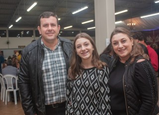 
<a style='margin-left: 5px;' class='btn btn-xs btn-social btn-facebook' href='https://www.facebook.com/sharer/sharer.php?u=https://www.galeramix.com.br/imagem/a104/800-800-90/conteudo/site_galerias/104/festa-do-divino-espirito-santo-tijucas-galeramix-64.jpg' rel='popup' data-width='500' data-height='400'><i class='fa fa-facebook'></i>Compartilhar <span class='hidden-xs'>no Facebook</span>
</a> 
<a class='btn btn-default btn-xs' target='_blank' href='imagem/a104/800-800-90/conteudo/site_galerias/104/festa-do-divino-espirito-santo-tijucas-galeramix-64.jpg'>
<span class='glyphicon glyphicon-cloud-download'></span> Salvar
</a>
