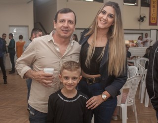 
<a style='margin-left: 5px;' class='btn btn-xs btn-social btn-facebook' href='https://www.facebook.com/sharer/sharer.php?u=https://www.galeramix.com.br/imagem/a104/800-800-90/conteudo/site_galerias/104/festa-do-divino-espirito-santo-tijucas-galeramix-8.jpg' rel='popup' data-width='500' data-height='400'><i class='fa fa-facebook'></i>Compartilhar <span class='hidden-xs'>no Facebook</span>
</a> 
<a class='btn btn-default btn-xs' target='_blank' href='imagem/a104/800-800-90/conteudo/site_galerias/104/festa-do-divino-espirito-santo-tijucas-galeramix-8.jpg'>
<span class='glyphicon glyphicon-cloud-download'></span> Salvar
</a>
