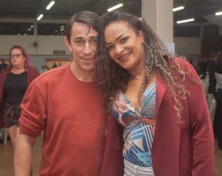 
<a style='margin-left: 5px;' class='btn btn-xs btn-social btn-facebook' href='https://www.facebook.com/sharer/sharer.php?u=https://www.galeramix.com.br/imagem/a104/800-800-90/conteudo/site_galerias/104/festa-do-divino-espirito-santo-tijucas-galeramix-9.jpg' rel='popup' data-width='500' data-height='400'><i class='fa fa-facebook'></i>Compartilhar <span class='hidden-xs'>no Facebook</span>
</a> 
<a class='btn btn-default btn-xs' target='_blank' href='imagem/a104/800-800-90/conteudo/site_galerias/104/festa-do-divino-espirito-santo-tijucas-galeramix-9.jpg'>
<span class='glyphicon glyphicon-cloud-download'></span> Salvar
</a>
