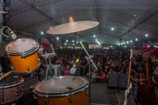 
                    <a style='margin-left: 5px;' class='btn btn-xs btn-social btn-facebook' href='https://www.facebook.com/sharer/sharer.php?u=https://www.galeramix.com.br/imagem/a106/800-800-90/conteudo/site_galerias/106/img4384.jpg' rel='popup' data-width='500' data-height='400'><i class='fa fa-facebook'></i>Compartilhar <span class='hidden-xs'>no Facebook</span>
                </a> 
                <a class='btn btn-default btn-xs' target='_blank' href='imagem/a106/800-800-90/conteudo/site_galerias/106/img4384.jpg'>
                    <span class='glyphicon glyphicon-cloud-download'></span> Salvar
                </a>
                