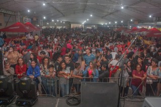 
                <a style='margin-left: 5px;' class='btn btn-xs btn-social btn-facebook' href='https://www.facebook.com/sharer/sharer.php?u=https://www.galeramix.com.br/imagem/a106/800-800-90/conteudo/site_galerias/106/img4390.jpg' rel='popup' data-width='500' data-height='400'><i class='fa fa-facebook'></i>Compartilhar <span class='hidden-xs'>no Facebook</span>
            </a> 
            <a class='btn btn-default btn-xs' target='_blank' href='imagem/a106/800-800-90/conteudo/site_galerias/106/img4390.jpg'>
                <span class='glyphicon glyphicon-cloud-download'></span> Salvar
            </a>
            