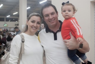 
<a style='margin-left: 5px;' class='btn btn-xs btn-social btn-facebook' href='https://www.facebook.com/sharer/sharer.php?u=https://www.galeramix.com.br/imagem/a106/800-800-90/conteudo/site_galerias/106/img4405.jpg' rel='popup' data-width='500' data-height='400'><i class='fa fa-facebook'></i>Compartilhar <span class='hidden-xs'>no Facebook</span>
</a> 
<a class='btn btn-default btn-xs' target='_blank' href='imagem/a106/800-800-90/conteudo/site_galerias/106/img4405.jpg'>
<span class='glyphicon glyphicon-cloud-download'></span> Salvar
</a>
