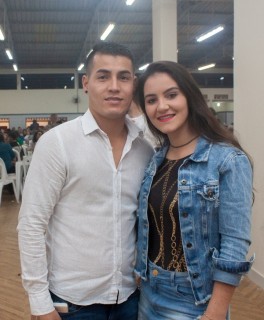 
<a style='margin-left: 5px;' class='btn btn-xs btn-social btn-facebook' href='https://www.facebook.com/sharer/sharer.php?u=https://www.galeramix.com.br/imagem/a106/800-800-90/conteudo/site_galerias/106/img4406.jpg' rel='popup' data-width='500' data-height='400'><i class='fa fa-facebook'></i>Compartilhar <span class='hidden-xs'>no Facebook</span>
</a> 
<a class='btn btn-default btn-xs' target='_blank' href='imagem/a106/800-800-90/conteudo/site_galerias/106/img4406.jpg'>
<span class='glyphicon glyphicon-cloud-download'></span> Salvar
</a>
