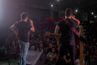 
<a style='margin-left: 5px;' class='btn btn-xs btn-social btn-facebook' href='https://www.facebook.com/sharer/sharer.php?u=https://www.galeramix.com.br/imagem/a106/800-800-90/conteudo/site_galerias/106/img4430.jpg' rel='popup' data-width='500' data-height='400'><i class='fa fa-facebook'></i>Compartilhar <span class='hidden-xs'>no Facebook</span>
</a> 
<a class='btn btn-default btn-xs' target='_blank' href='imagem/a106/800-800-90/conteudo/site_galerias/106/img4430.jpg'>
<span class='glyphicon glyphicon-cloud-download'></span> Salvar
</a>
