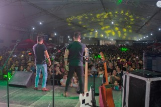 
<a style='margin-left: 5px;' class='btn btn-xs btn-social btn-facebook' href='https://www.facebook.com/sharer/sharer.php?u=https://www.galeramix.com.br/imagem/a106/800-800-90/conteudo/site_galerias/106/img4444.jpg' rel='popup' data-width='500' data-height='400'><i class='fa fa-facebook'></i>Compartilhar <span class='hidden-xs'>no Facebook</span>
</a> 
<a class='btn btn-default btn-xs' target='_blank' href='imagem/a106/800-800-90/conteudo/site_galerias/106/img4444.jpg'>
<span class='glyphicon glyphicon-cloud-download'></span> Salvar
</a>
