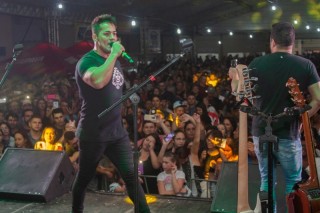 
<a style='margin-left: 5px;' class='btn btn-xs btn-social btn-facebook' href='https://www.facebook.com/sharer/sharer.php?u=https://www.galeramix.com.br/imagem/a106/800-800-90/conteudo/site_galerias/106/img4446.jpg' rel='popup' data-width='500' data-height='400'><i class='fa fa-facebook'></i>Compartilhar <span class='hidden-xs'>no Facebook</span>
</a> 
<a class='btn btn-default btn-xs' target='_blank' href='imagem/a106/800-800-90/conteudo/site_galerias/106/img4446.jpg'>
<span class='glyphicon glyphicon-cloud-download'></span> Salvar
</a>
