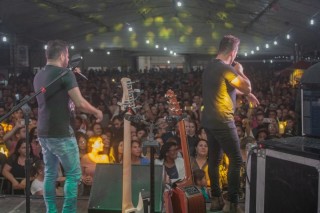 
<a style='margin-left: 5px;' class='btn btn-xs btn-social btn-facebook' href='https://www.facebook.com/sharer/sharer.php?u=https://www.galeramix.com.br/imagem/a106/800-800-90/conteudo/site_galerias/106/img4447.jpg' rel='popup' data-width='500' data-height='400'><i class='fa fa-facebook'></i>Compartilhar <span class='hidden-xs'>no Facebook</span>
</a> 
<a class='btn btn-default btn-xs' target='_blank' href='imagem/a106/800-800-90/conteudo/site_galerias/106/img4447.jpg'>
<span class='glyphicon glyphicon-cloud-download'></span> Salvar
</a>
