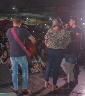 
<a style='margin-left: 5px;' class='btn btn-xs btn-social btn-facebook' href='https://www.facebook.com/sharer/sharer.php?u=https://www.galeramix.com.br/imagem/a106/800-800-90/conteudo/site_galerias/106/img4467.jpg' rel='popup' data-width='500' data-height='400'><i class='fa fa-facebook'></i>Compartilhar <span class='hidden-xs'>no Facebook</span>
</a> 
<a class='btn btn-default btn-xs' target='_blank' href='imagem/a106/800-800-90/conteudo/site_galerias/106/img4467.jpg'>
<span class='glyphicon glyphicon-cloud-download'></span> Salvar
</a>
