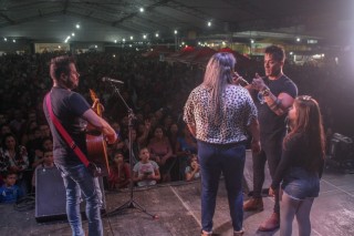 
<a style='margin-left: 5px;' class='btn btn-xs btn-social btn-facebook' href='https://www.facebook.com/sharer/sharer.php?u=https://www.galeramix.com.br/imagem/a106/800-800-90/conteudo/site_galerias/106/img4469.jpg' rel='popup' data-width='500' data-height='400'><i class='fa fa-facebook'></i>Compartilhar <span class='hidden-xs'>no Facebook</span>
</a> 
<a class='btn btn-default btn-xs' target='_blank' href='imagem/a106/800-800-90/conteudo/site_galerias/106/img4469.jpg'>
<span class='glyphicon glyphicon-cloud-download'></span> Salvar
</a>
