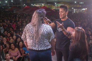 
<a style='margin-left: 5px;' class='btn btn-xs btn-social btn-facebook' href='https://www.facebook.com/sharer/sharer.php?u=https://www.galeramix.com.br/imagem/a106/800-800-90/conteudo/site_galerias/106/img4470.jpg' rel='popup' data-width='500' data-height='400'><i class='fa fa-facebook'></i>Compartilhar <span class='hidden-xs'>no Facebook</span>
</a> 
<a class='btn btn-default btn-xs' target='_blank' href='imagem/a106/800-800-90/conteudo/site_galerias/106/img4470.jpg'>
<span class='glyphicon glyphicon-cloud-download'></span> Salvar
</a>
