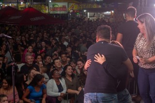 
<a style='margin-left: 5px;' class='btn btn-xs btn-social btn-facebook' href='https://www.facebook.com/sharer/sharer.php?u=https://www.galeramix.com.br/imagem/a106/800-800-90/conteudo/site_galerias/106/img4476.jpg' rel='popup' data-width='500' data-height='400'><i class='fa fa-facebook'></i>Compartilhar <span class='hidden-xs'>no Facebook</span>
</a> 
<a class='btn btn-default btn-xs' target='_blank' href='imagem/a106/800-800-90/conteudo/site_galerias/106/img4476.jpg'>
<span class='glyphicon glyphicon-cloud-download'></span> Salvar
</a>
