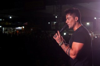 
<a style='margin-left: 5px;' class='btn btn-xs btn-social btn-facebook' href='https://www.facebook.com/sharer/sharer.php?u=https://www.galeramix.com.br/imagem/a106/800-800-90/conteudo/site_galerias/106/img4520.jpg' rel='popup' data-width='500' data-height='400'><i class='fa fa-facebook'></i>Compartilhar <span class='hidden-xs'>no Facebook</span>
</a> 
<a class='btn btn-default btn-xs' target='_blank' href='imagem/a106/800-800-90/conteudo/site_galerias/106/img4520.jpg'>
<span class='glyphicon glyphicon-cloud-download'></span> Salvar
</a>
