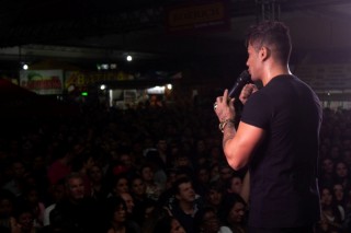 
<a style='margin-left: 5px;' class='btn btn-xs btn-social btn-facebook' href='https://www.facebook.com/sharer/sharer.php?u=https://www.galeramix.com.br/imagem/a106/800-800-90/conteudo/site_galerias/106/img4522.jpg' rel='popup' data-width='500' data-height='400'><i class='fa fa-facebook'></i>Compartilhar <span class='hidden-xs'>no Facebook</span>
</a> 
<a class='btn btn-default btn-xs' target='_blank' href='imagem/a106/800-800-90/conteudo/site_galerias/106/img4522.jpg'>
<span class='glyphicon glyphicon-cloud-download'></span> Salvar
</a>
