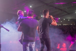 
<a style='margin-left: 5px;' class='btn btn-xs btn-social btn-facebook' href='https://www.facebook.com/sharer/sharer.php?u=https://www.galeramix.com.br/imagem/a106/800-800-90/conteudo/site_galerias/106/img4560.jpg' rel='popup' data-width='500' data-height='400'><i class='fa fa-facebook'></i>Compartilhar <span class='hidden-xs'>no Facebook</span>
</a> 
<a class='btn btn-default btn-xs' target='_blank' href='imagem/a106/800-800-90/conteudo/site_galerias/106/img4560.jpg'>
<span class='glyphicon glyphicon-cloud-download'></span> Salvar
</a>
