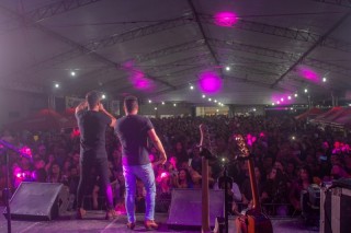 
<a style='margin-left: 5px;' class='btn btn-xs btn-social btn-facebook' href='https://www.facebook.com/sharer/sharer.php?u=https://www.galeramix.com.br/imagem/a106/800-800-90/conteudo/site_galerias/106/img4577.jpg' rel='popup' data-width='500' data-height='400'><i class='fa fa-facebook'></i>Compartilhar <span class='hidden-xs'>no Facebook</span>
</a> 
<a class='btn btn-default btn-xs' target='_blank' href='imagem/a106/800-800-90/conteudo/site_galerias/106/img4577.jpg'>
<span class='glyphicon glyphicon-cloud-download'></span> Salvar
</a>
