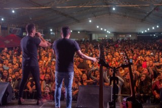 
<a style='margin-left: 5px;' class='btn btn-xs btn-social btn-facebook' href='https://www.facebook.com/sharer/sharer.php?u=https://www.galeramix.com.br/imagem/a106/800-800-90/conteudo/site_galerias/106/img4578.jpg' rel='popup' data-width='500' data-height='400'><i class='fa fa-facebook'></i>Compartilhar <span class='hidden-xs'>no Facebook</span>
</a> 
<a class='btn btn-default btn-xs' target='_blank' href='imagem/a106/800-800-90/conteudo/site_galerias/106/img4578.jpg'>
<span class='glyphicon glyphicon-cloud-download'></span> Salvar
</a>
