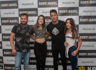 
<a style='margin-left: 5px;' class='btn btn-xs btn-social btn-facebook' href='https://www.facebook.com/sharer/sharer.php?u=https://www.galeramix.com.br/imagem/a106/800-800-90/conteudo/site_galerias/106/img4583.jpg' rel='popup' data-width='500' data-height='400'><i class='fa fa-facebook'></i>Compartilhar <span class='hidden-xs'>no Facebook</span>
</a> 
<a class='btn btn-default btn-xs' target='_blank' href='imagem/a106/800-800-90/conteudo/site_galerias/106/img4583.jpg'>
<span class='glyphicon glyphicon-cloud-download'></span> Salvar
</a>
