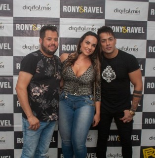 
<a style='margin-left: 5px;' class='btn btn-xs btn-social btn-facebook' href='https://www.facebook.com/sharer/sharer.php?u=https://www.galeramix.com.br/imagem/a106/800-800-90/conteudo/site_galerias/106/img4590.jpg' rel='popup' data-width='500' data-height='400'><i class='fa fa-facebook'></i>Compartilhar <span class='hidden-xs'>no Facebook</span>
</a> 
<a class='btn btn-default btn-xs' target='_blank' href='imagem/a106/800-800-90/conteudo/site_galerias/106/img4590.jpg'>
<span class='glyphicon glyphicon-cloud-download'></span> Salvar
</a>
