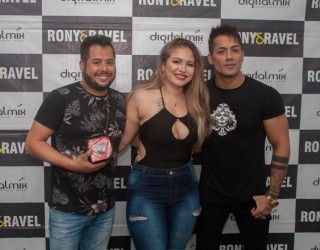 
<a style='margin-left: 5px;' class='btn btn-xs btn-social btn-facebook' href='https://www.facebook.com/sharer/sharer.php?u=https://www.galeramix.com.br/imagem/a106/800-800-90/conteudo/site_galerias/106/img4593.jpg' rel='popup' data-width='500' data-height='400'><i class='fa fa-facebook'></i>Compartilhar <span class='hidden-xs'>no Facebook</span>
</a> 
<a class='btn btn-default btn-xs' target='_blank' href='imagem/a106/800-800-90/conteudo/site_galerias/106/img4593.jpg'>
<span class='glyphicon glyphicon-cloud-download'></span> Salvar
</a>
