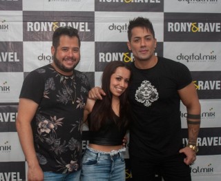 
<a style='margin-left: 5px;' class='btn btn-xs btn-social btn-facebook' href='https://www.facebook.com/sharer/sharer.php?u=https://www.galeramix.com.br/imagem/a106/800-800-90/conteudo/site_galerias/106/img4596.jpg' rel='popup' data-width='500' data-height='400'><i class='fa fa-facebook'></i>Compartilhar <span class='hidden-xs'>no Facebook</span>
</a> 
<a class='btn btn-default btn-xs' target='_blank' href='imagem/a106/800-800-90/conteudo/site_galerias/106/img4596.jpg'>
<span class='glyphicon glyphicon-cloud-download'></span> Salvar
</a>
