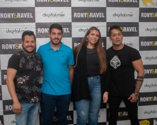 
<a style='margin-left: 5px;' class='btn btn-xs btn-social btn-facebook' href='https://www.facebook.com/sharer/sharer.php?u=https://www.galeramix.com.br/imagem/a106/800-800-90/conteudo/site_galerias/106/img4597.jpg' rel='popup' data-width='500' data-height='400'><i class='fa fa-facebook'></i>Compartilhar <span class='hidden-xs'>no Facebook</span>
</a> 
<a class='btn btn-default btn-xs' target='_blank' href='imagem/a106/800-800-90/conteudo/site_galerias/106/img4597.jpg'>
<span class='glyphicon glyphicon-cloud-download'></span> Salvar
</a>
