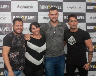 
<a style='margin-left: 5px;' class='btn btn-xs btn-social btn-facebook' href='https://www.facebook.com/sharer/sharer.php?u=https://www.galeramix.com.br/imagem/a106/800-800-90/conteudo/site_galerias/106/img4600.jpg' rel='popup' data-width='500' data-height='400'><i class='fa fa-facebook'></i>Compartilhar <span class='hidden-xs'>no Facebook</span>
</a> 
<a class='btn btn-default btn-xs' target='_blank' href='imagem/a106/800-800-90/conteudo/site_galerias/106/img4600.jpg'>
<span class='glyphicon glyphicon-cloud-download'></span> Salvar
</a>
