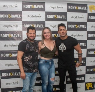 
<a style='margin-left: 5px;' class='btn btn-xs btn-social btn-facebook' href='https://www.facebook.com/sharer/sharer.php?u=https://www.galeramix.com.br/imagem/a106/800-800-90/conteudo/site_galerias/106/img4604.jpg' rel='popup' data-width='500' data-height='400'><i class='fa fa-facebook'></i>Compartilhar <span class='hidden-xs'>no Facebook</span>
</a> 
<a class='btn btn-default btn-xs' target='_blank' href='imagem/a106/800-800-90/conteudo/site_galerias/106/img4604.jpg'>
<span class='glyphicon glyphicon-cloud-download'></span> Salvar
</a>
