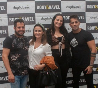 
<a style='margin-left: 5px;' class='btn btn-xs btn-social btn-facebook' href='https://www.facebook.com/sharer/sharer.php?u=https://www.galeramix.com.br/imagem/a106/800-800-90/conteudo/site_galerias/106/img4629.jpg' rel='popup' data-width='500' data-height='400'><i class='fa fa-facebook'></i>Compartilhar <span class='hidden-xs'>no Facebook</span>
</a> 
<a class='btn btn-default btn-xs' target='_blank' href='imagem/a106/800-800-90/conteudo/site_galerias/106/img4629.jpg'>
<span class='glyphicon glyphicon-cloud-download'></span> Salvar
</a>
