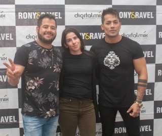 
<a style='margin-left: 5px;' class='btn btn-xs btn-social btn-facebook' href='https://www.facebook.com/sharer/sharer.php?u=https://www.galeramix.com.br/imagem/a106/800-800-90/conteudo/site_galerias/106/img4632.jpg' rel='popup' data-width='500' data-height='400'><i class='fa fa-facebook'></i>Compartilhar <span class='hidden-xs'>no Facebook</span>
</a> 
<a class='btn btn-default btn-xs' target='_blank' href='imagem/a106/800-800-90/conteudo/site_galerias/106/img4632.jpg'>
<span class='glyphicon glyphicon-cloud-download'></span> Salvar
</a>
