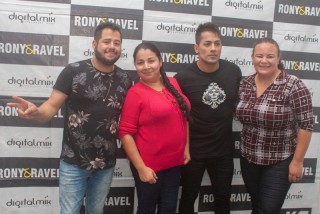 
<a style='margin-left: 5px;' class='btn btn-xs btn-social btn-facebook' href='https://www.facebook.com/sharer/sharer.php?u=https://www.galeramix.com.br/imagem/a106/800-800-90/conteudo/site_galerias/106/img4633.jpg' rel='popup' data-width='500' data-height='400'><i class='fa fa-facebook'></i>Compartilhar <span class='hidden-xs'>no Facebook</span>
</a> 
<a class='btn btn-default btn-xs' target='_blank' href='imagem/a106/800-800-90/conteudo/site_galerias/106/img4633.jpg'>
<span class='glyphicon glyphicon-cloud-download'></span> Salvar
</a>
