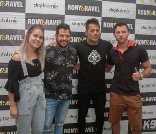 
<a style='margin-left: 5px;' class='btn btn-xs btn-social btn-facebook' href='https://www.facebook.com/sharer/sharer.php?u=https://www.galeramix.com.br/imagem/a106/800-800-90/conteudo/site_galerias/106/img4637.jpg' rel='popup' data-width='500' data-height='400'><i class='fa fa-facebook'></i>Compartilhar <span class='hidden-xs'>no Facebook</span>
</a> 
<a class='btn btn-default btn-xs' target='_blank' href='imagem/a106/800-800-90/conteudo/site_galerias/106/img4637.jpg'>
<span class='glyphicon glyphicon-cloud-download'></span> Salvar
</a>
