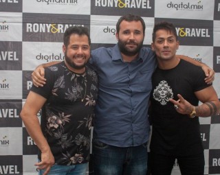 
<a style='margin-left: 5px;' class='btn btn-xs btn-social btn-facebook' href='https://www.facebook.com/sharer/sharer.php?u=https://www.galeramix.com.br/imagem/a106/800-800-90/conteudo/site_galerias/106/img4642.jpg' rel='popup' data-width='500' data-height='400'><i class='fa fa-facebook'></i>Compartilhar <span class='hidden-xs'>no Facebook</span>
</a> 
<a class='btn btn-default btn-xs' target='_blank' href='imagem/a106/800-800-90/conteudo/site_galerias/106/img4642.jpg'>
<span class='glyphicon glyphicon-cloud-download'></span> Salvar
</a>
