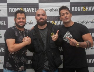 
<a style='margin-left: 5px;' class='btn btn-xs btn-social btn-facebook' href='https://www.facebook.com/sharer/sharer.php?u=https://www.galeramix.com.br/imagem/a106/800-800-90/conteudo/site_galerias/106/img4645.jpg' rel='popup' data-width='500' data-height='400'><i class='fa fa-facebook'></i>Compartilhar <span class='hidden-xs'>no Facebook</span>
</a> 
<a class='btn btn-default btn-xs' target='_blank' href='imagem/a106/800-800-90/conteudo/site_galerias/106/img4645.jpg'>
<span class='glyphicon glyphicon-cloud-download'></span> Salvar
</a>
