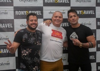 
<a style='margin-left: 5px;' class='btn btn-xs btn-social btn-facebook' href='https://www.facebook.com/sharer/sharer.php?u=https://www.galeramix.com.br/imagem/a106/800-800-90/conteudo/site_galerias/106/img4647.jpg' rel='popup' data-width='500' data-height='400'><i class='fa fa-facebook'></i>Compartilhar <span class='hidden-xs'>no Facebook</span>
</a> 
<a class='btn btn-default btn-xs' target='_blank' href='imagem/a106/800-800-90/conteudo/site_galerias/106/img4647.jpg'>
<span class='glyphicon glyphicon-cloud-download'></span> Salvar
</a>
