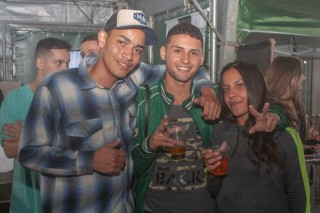 
<a style='margin-left: 5px;' class='btn btn-xs btn-social btn-facebook' href='https://www.facebook.com/sharer/sharer.php?u=https://www.galeramix.com.br/imagem/a106/800-800-90/conteudo/site_galerias/106/img4655.jpg' rel='popup' data-width='500' data-height='400'><i class='fa fa-facebook'></i>Compartilhar <span class='hidden-xs'>no Facebook</span>
</a> 
<a class='btn btn-default btn-xs' target='_blank' href='imagem/a106/800-800-90/conteudo/site_galerias/106/img4655.jpg'>
<span class='glyphicon glyphicon-cloud-download'></span> Salvar
</a>
