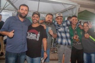 
<a style='margin-left: 5px;' class='btn btn-xs btn-social btn-facebook' href='https://www.facebook.com/sharer/sharer.php?u=https://www.galeramix.com.br/imagem/a106/800-800-90/conteudo/site_galerias/106/img4656.jpg' rel='popup' data-width='500' data-height='400'><i class='fa fa-facebook'></i>Compartilhar <span class='hidden-xs'>no Facebook</span>
</a> 
<a class='btn btn-default btn-xs' target='_blank' href='imagem/a106/800-800-90/conteudo/site_galerias/106/img4656.jpg'>
<span class='glyphicon glyphicon-cloud-download'></span> Salvar
</a>
