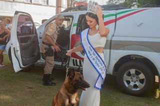 
                        <a style='margin-left: 5px;' class='btn btn-xs btn-social btn-facebook' href='https://www.facebook.com/sharer/sharer.php?u=https://www.galeramix.com.br/imagem/a108/800-800-90/conteudo/site_galerias/108/tijucasaaniversario-159-anos-tijucas-galera-mix-33.jpg' rel='popup' data-width='500' data-height='400'><i class='fa fa-facebook'></i>Compartilhar <span class='hidden-xs'>no Facebook</span>
                    </a> 
                    <a class='btn btn-default btn-xs' target='_blank' href='imagem/a108/800-800-90/conteudo/site_galerias/108/tijucasaaniversario-159-anos-tijucas-galera-mix-33.jpg'>
                        <span class='glyphicon glyphicon-cloud-download'></span> Salvar
                    </a>
                    